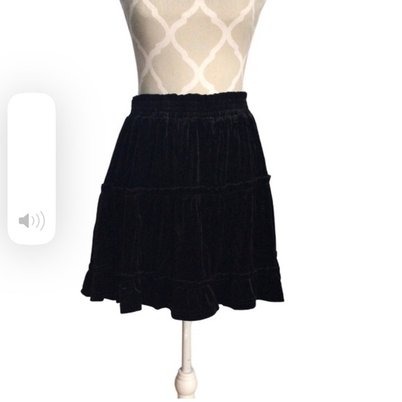 Laundry By Shelly Segal Black Velvet Tiered Mini Skirt Size Large - Picture 6 of 9